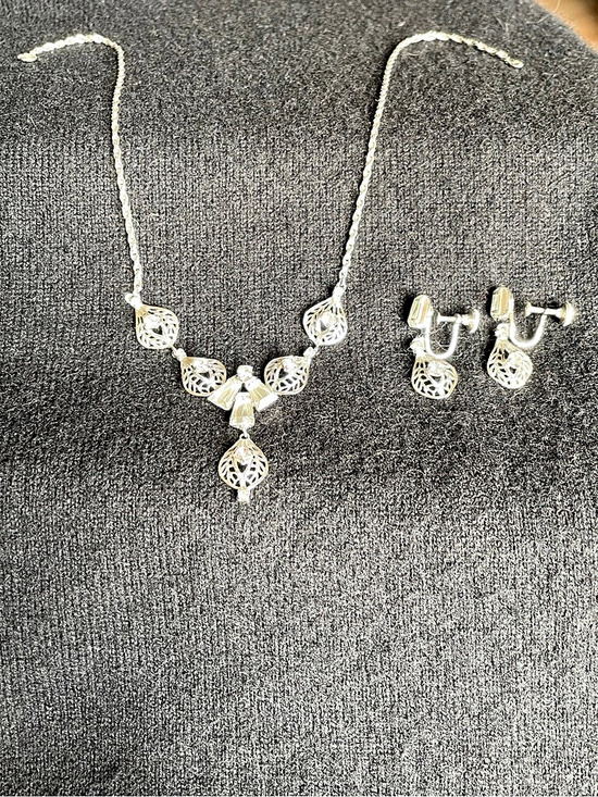 Jewelry - Filigree Necklace & Earrings in Silver Like New
